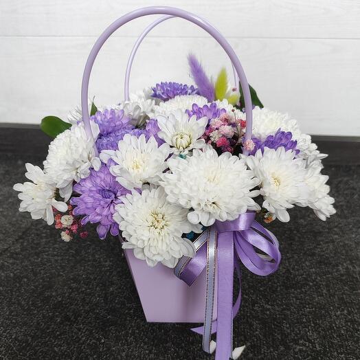 Цветы в коробке фиолетовая