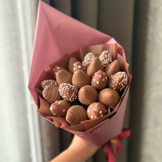 Букет из клубники в молочном шоколаде 18 шт