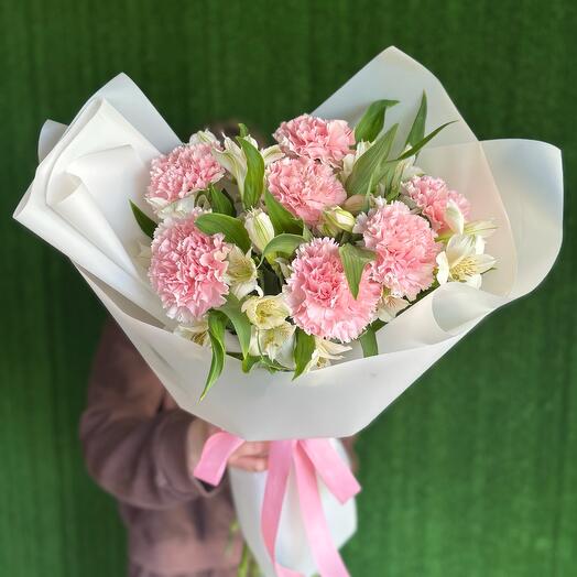 Букет с диантусами и альстромерией💕