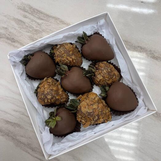 Набор клубники в шоколаде 9 ягод