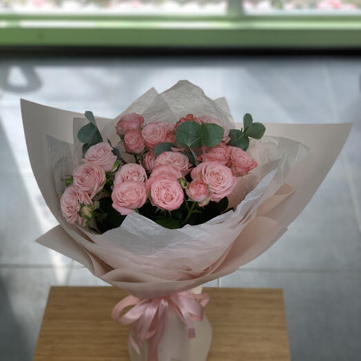 Bouquet of soft pink spray roses