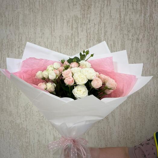 Букет из нежных куставых роз