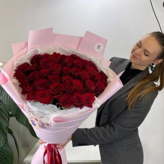 37 Букет красные розы