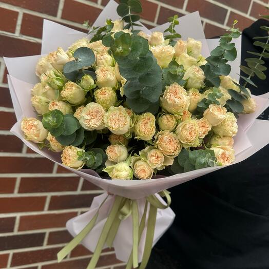 Букет из кустовых роз с эвкалиптом💖