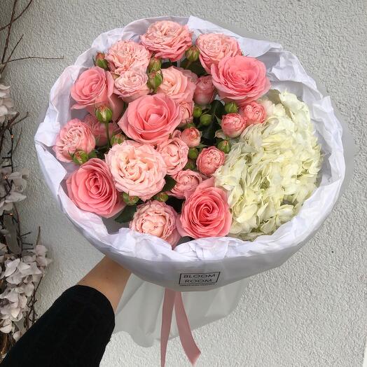 🎀 Нежный букет «Bloom Room» из кустовых пионовидных роз, гортензии и розы Софи Лорен 👍