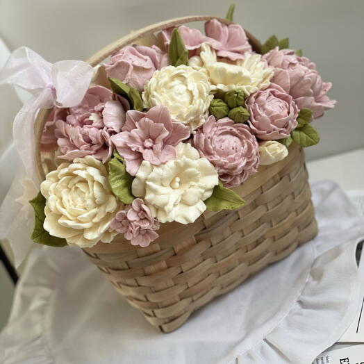 Корзина с зефиром ручной работы в подарок для мамы