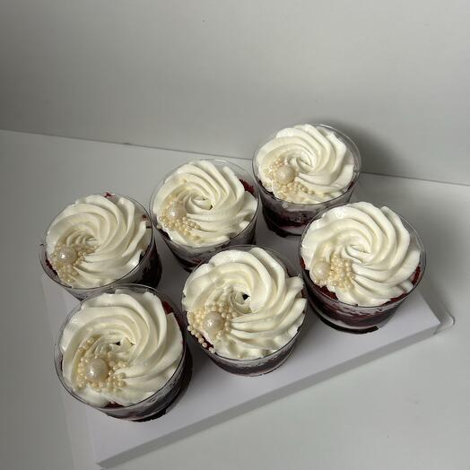 Трайфлы с белыми бусинами