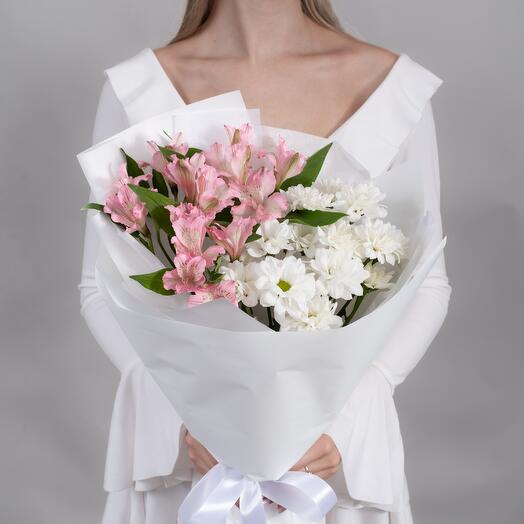 Букет из альстромерий и кустовых хризантем