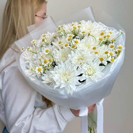 Стойкие Белые кустовые хризантемы с ромашками