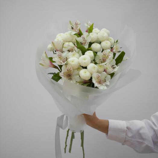 Букет из хризантем и альстромерией, S