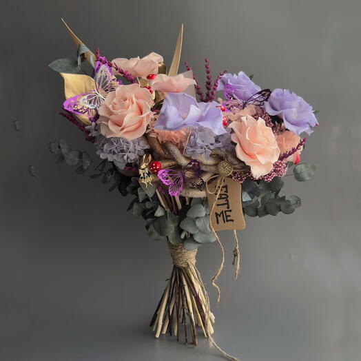 Букет из стабилизированных цветов в стиле «Алиса в стране чудес»