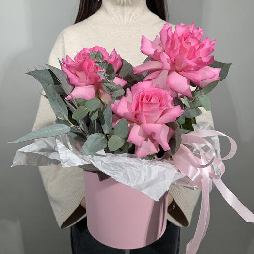 Розовые французские розы в шляпной коробке (223)