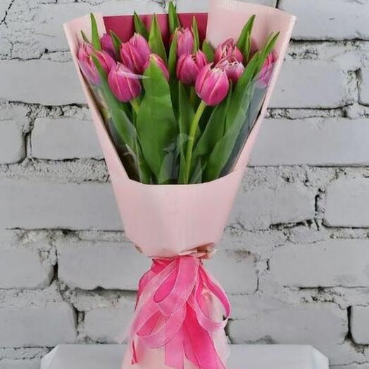 Букет 15 розовых тюльпанов в упаковке