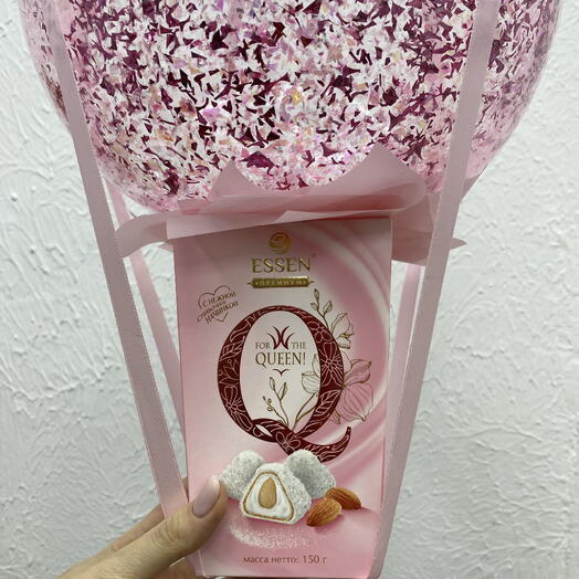 Коробка конфет с шаром для любимых