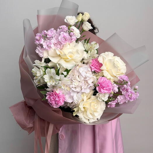 Сборный букет с гортензией, французской розой и маттиолой Bouquet 123 Moscow