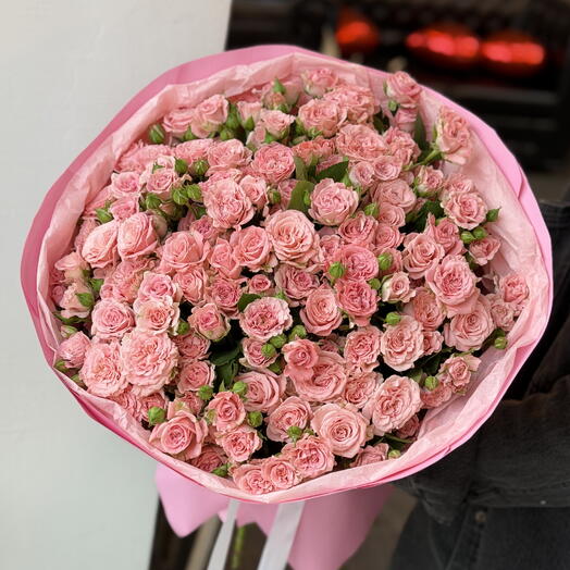 Букет из кустовых роз 35 штук