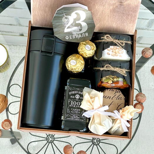 Премиум подарок МУЖЧИНЕ. С термокружкой, гелем для душа, медом и конфетами