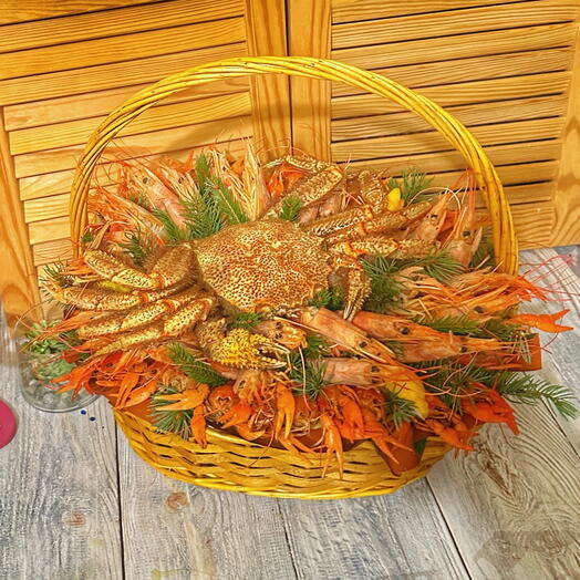 Эксклюзивная корзина с раками , креветками и крабом