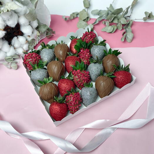 Клубника в молочном шоколаде 1🍫
