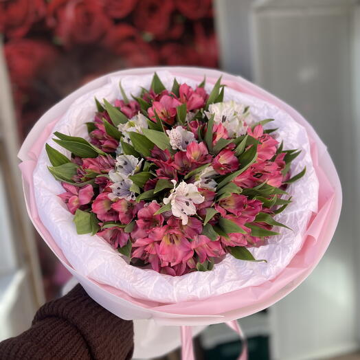 Пышный букет Альстромерия