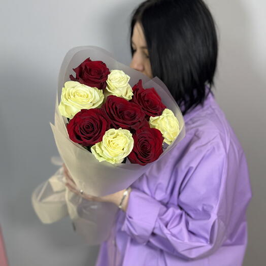 Микс эквадорских роз 9 штук