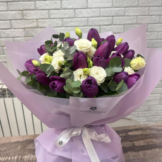 Тюльпаны в оформлении с эустомой