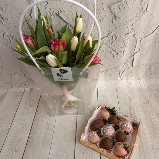 Набор из 11 тюльпанов и клубники в шоколаде