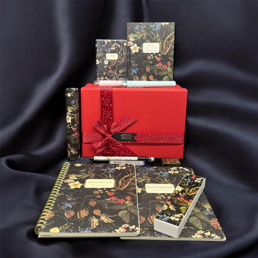 Подарочный набор коллеге «Модный офис — Лесные ягоды»: Стиль для настоящих профессионалов. (Офис 06)