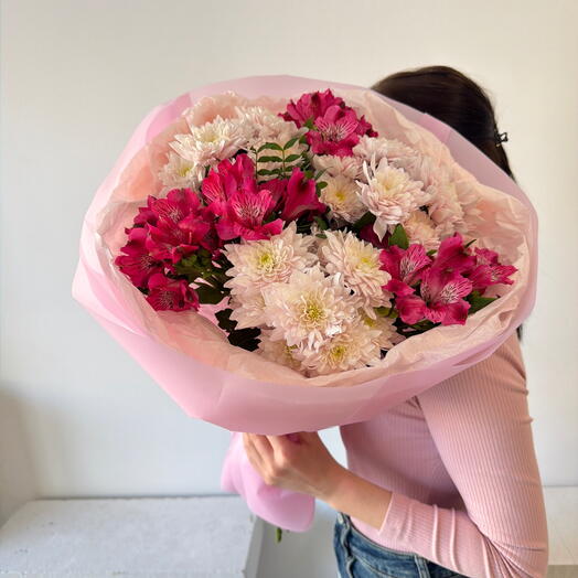 Букет хризантем и альстромерии