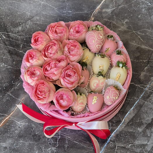 Клубника в шоколаде с розами🌹