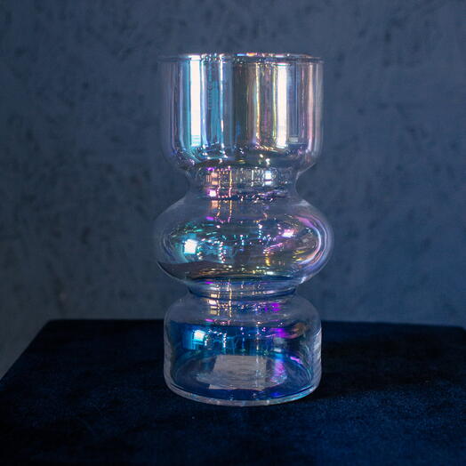 7. Прозрачная стеклянная ваза необычной формы