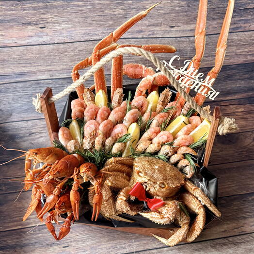 Ящик с раками и крабом. Букет из морепродуктов