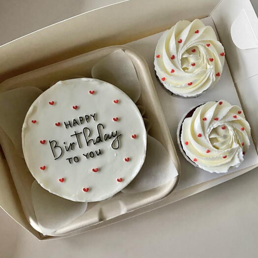 Бенто торт и 2 капкейка на день рождения, Happy Birthday