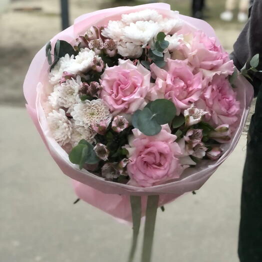 Большой розовый букет