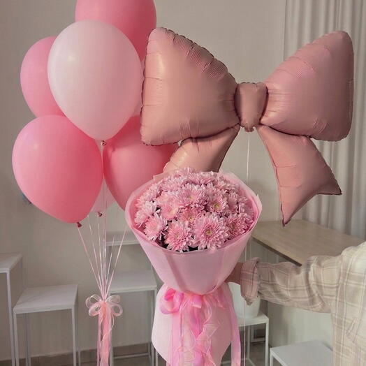 Shades of Pink: Premium Chrysanthemum and Balloon Combination
