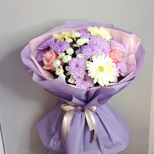 Хризантемы с герберой и розами🌺