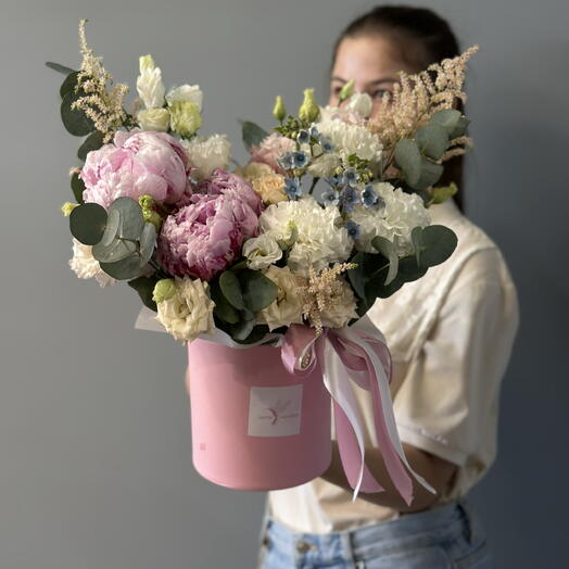 Хит лета. Цветы в коробке «LOVE»