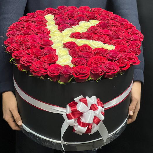 101 ЭЛИТНАЯ РОЗА В КОРОБКЕ С БУКВОЙ К