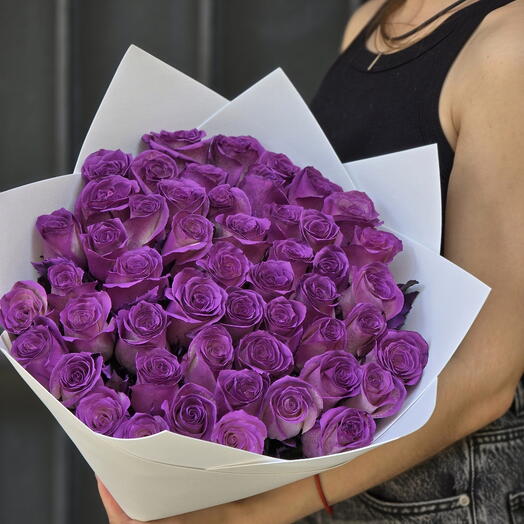 Букет 💜🤍 «Фиолетовая тайна в белом облаке» 🤍💜 из 51 фиолетовой розы