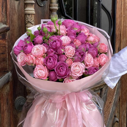 Strawberry Roses m-l sized, букет из кустовых пионовидных роз