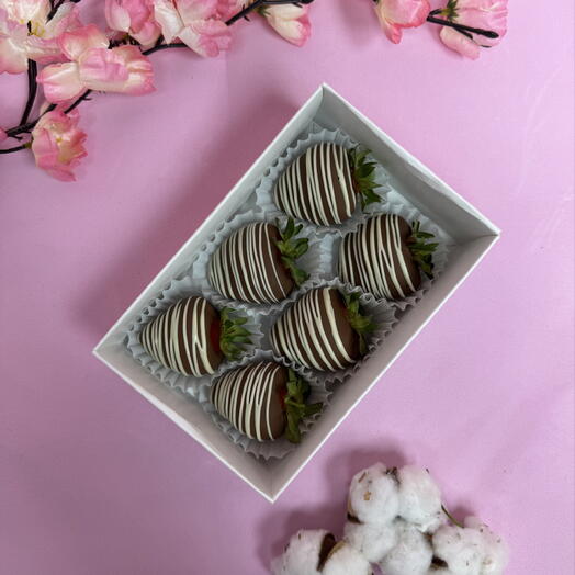 Клубника в молочном шоколаде с полосками 🍓6 шт