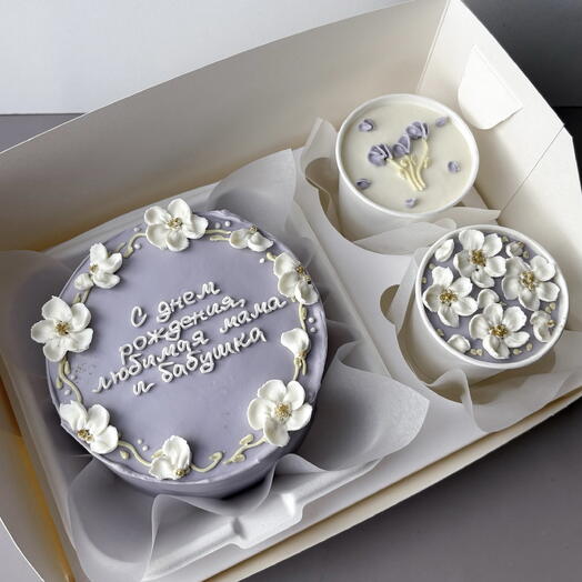 Бенто торт 500 гр. и стаканчики cake to go для мамы и бабушки с цветочками