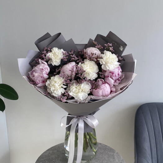 Ароматный букет с пионами и лимониумом 🌸
