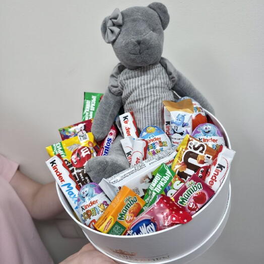 Коробка сладостей с мягкой игрушкой