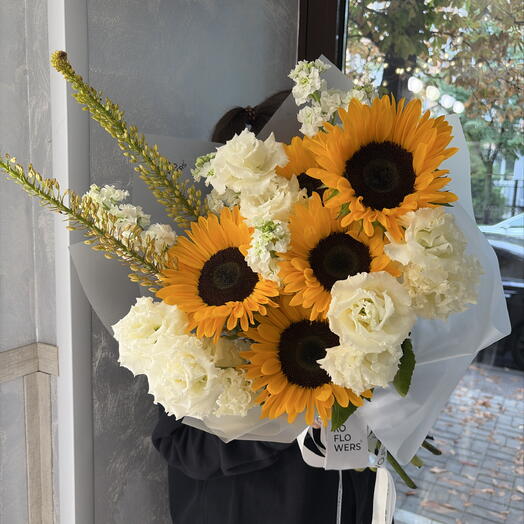 Авторский дофаминовый солнечный букет от XOFLOWERS