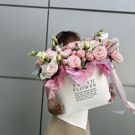 Композиция из кустовых пионовидных роз сорта Модам бомбастик🌸🌸с ароматным эвкалиптом 💐💞