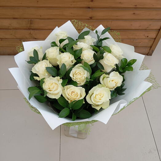 Букет из розы мондиаль и рускуса 💐💐💐