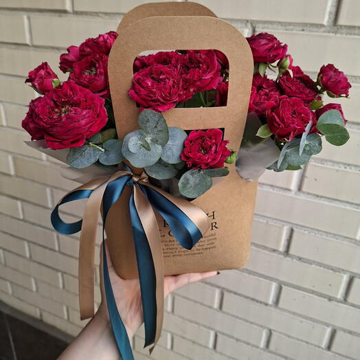 Композиция "Гранат" из кустовых роз