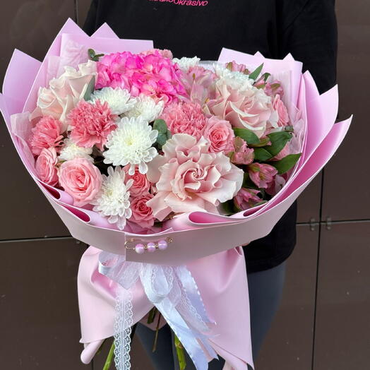 Нежный букет из сезонных цветов🌸