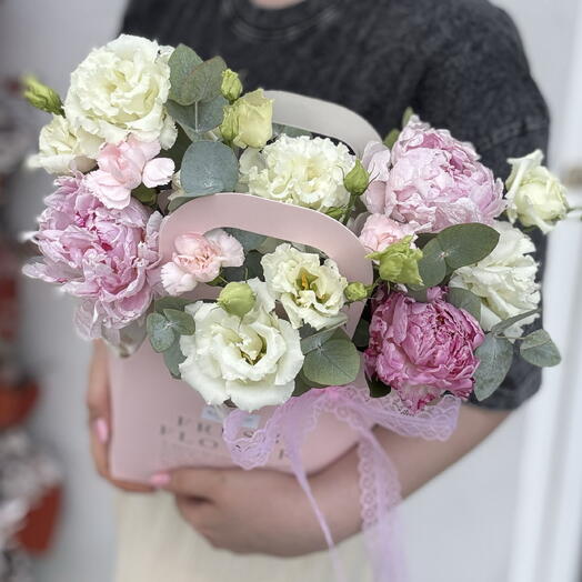 🤍Крутой букет в сумочке с пионами и эустомой Bloom Room